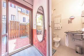 Room-family Room in History House