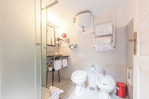 Room-small Double Room in History House