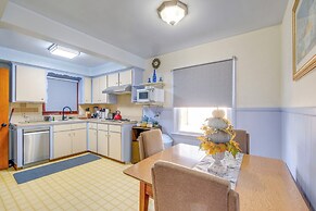 Charming Home - 4 Mi to Euclid Creek Reservation