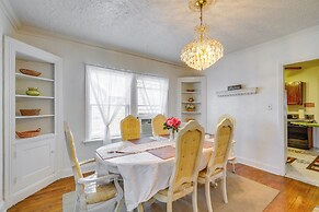 Trendy South Euclid Apt - 5 Mi to Cleveland Clinic