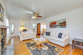 Trendy South Euclid Apt - 5 Mi to Cleveland Clinic