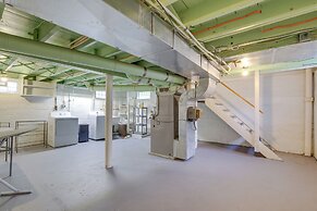 Inviting Vacation Home: 2 Mi to Mill Creek Falls!