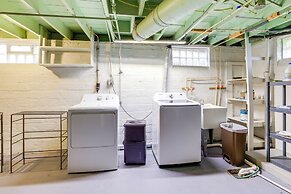 Inviting Vacation Home: 2 Mi to Mill Creek Falls!