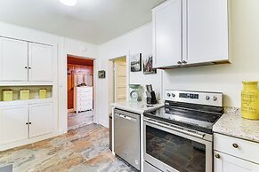 8 Mi to Yosemite National Park: Cabin w/ Fire Pit