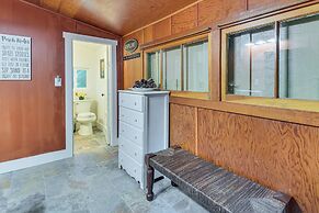 8 Mi to Yosemite National Park: Cabin w/ Fire Pit