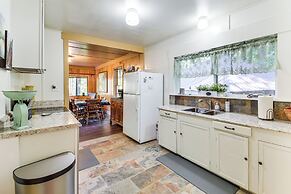 8 Mi to Yosemite National Park: Cabin w/ Fire Pit