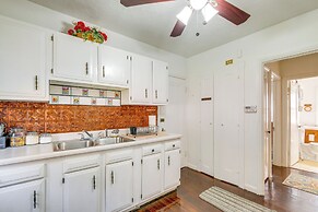 South Euclid Apt < 10 Mi to Downtown Cleveland!