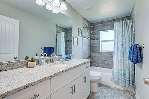 Bright Rotonda West Home w/ Patio, 7 Mi to Beach!