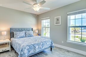 Bright Rotonda West Home w/ Patio, 7 Mi to Beach!