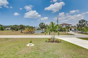 Bright Rotonda West Home w/ Patio, 7 Mi to Beach!