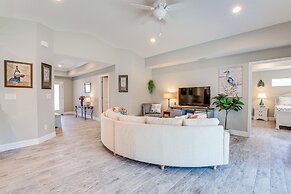 Bright Rotonda West Home w/ Patio, 7 Mi to Beach!