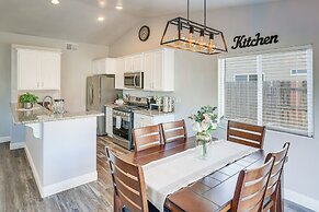 Bakersfield Home w/ Pool Table, Cornhole + More!