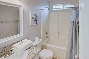 Bakersfield Home w/ Pool Table, Cornhole + More!