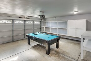 Bakersfield Home w/ Pool Table, Cornhole + More!