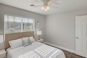 Bakersfield Home w/ Pool Table, Cornhole + More!