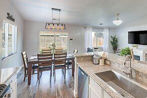 Bakersfield Home w/ Pool Table, Cornhole + More!