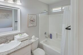 Bakersfield Home w/ Pool Table, Cornhole + More!