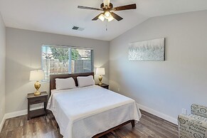 Bakersfield Home w/ Pool Table, Cornhole + More!