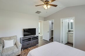 Bakersfield Home w/ Pool Table, Cornhole + More!