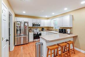 Cozy Hermitage Home w/ Deck: 11 Mi to Nashville!