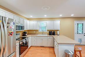 Cozy Hermitage Home w/ Deck: 11 Mi to Nashville!