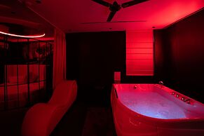 Orsom Stays Sassy - Sector 42