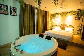 Orsom Stays Sassy - Sector 42