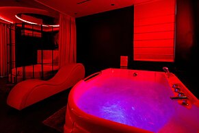 Orsom Stays Sassy - Sector 42