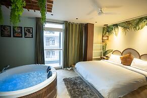 Orsom Stays Sassy - Sector 42