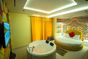 Orsom Stays Sassy - Sector 42