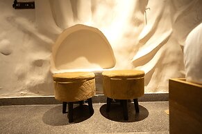 Orsom Stays Sassy - Sector 42