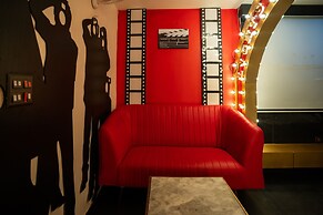 Orsom Stays Sassy - Sector 42