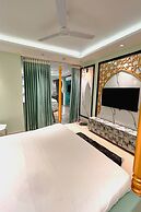 Orsom Stays Sassy - Sector 42