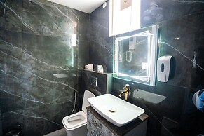 Orsom Stays Sassy - Sector 42