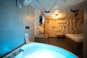 Orsom Stays Sassy - Sector 42