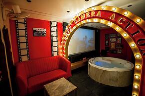 Orsom Stays Sassy - Sector 42