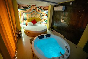 Orsom Stays Sassy - Sector 42