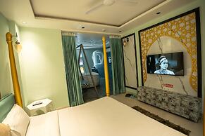 Orsom Stays Sassy - Sector 42