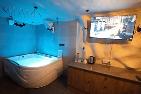 Orsom Stays Sassy - Sector 42