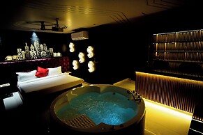 Orsom Stays Sassy - Sector 42