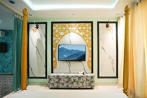 Orsom Stays Sassy - Sector 42