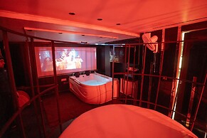 Orsom Stays Sassy - Sector 42