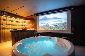 Orsom Stays Sassy - Sector 42