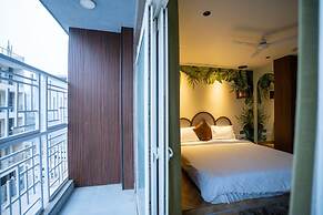 Orsom Stays Sassy - Sector 42