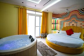 Orsom Stays Sassy - Sector 42