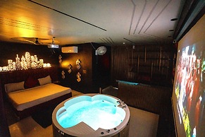 Orsom Stays Sassy - Sector 42