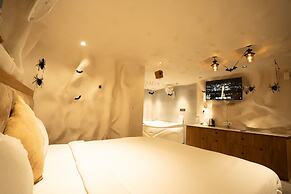 Orsom Stays Sassy - Sector 42