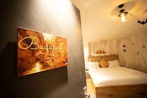 Orsom Stays Sassy - Sector 42