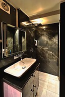 Orsom Stays Sassy - Sector 42