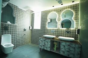 Orsom Stays Sassy - Sector 42